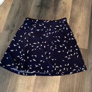 Gilli‎ petite stretch waist navy bird skirt. Worn 2x